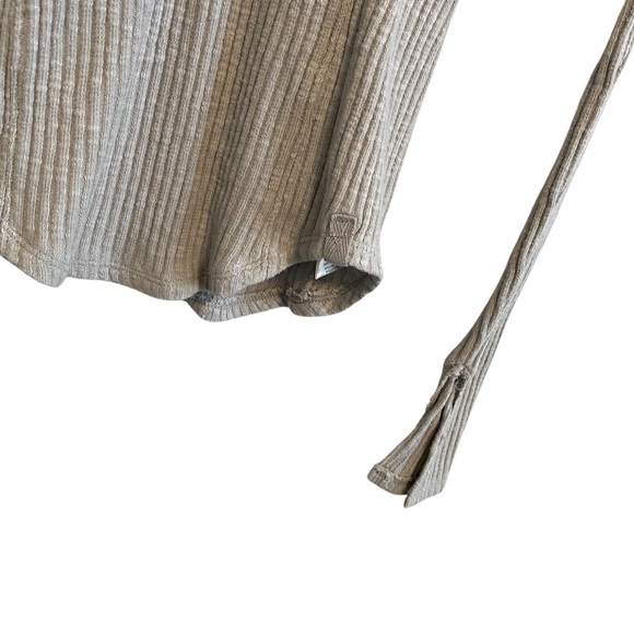 We The Free Gray Passing Thru Layering Tee Long Sleeve Fitted V Neck Top - Picture 4 of 8